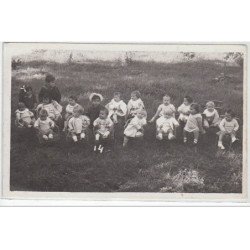 THIAIS : carte photo du concours de bébés du 28 septembre 1944 au Secours Social de Thiais - très bon état