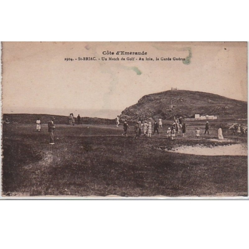 SAINT BRIAC : un match de golf - état (une tache au recto)