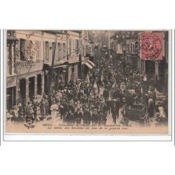 SENS : concours de pêche du 17 septembre 1906 - le défilé des sociétés au bas de la grande rue - très bon état