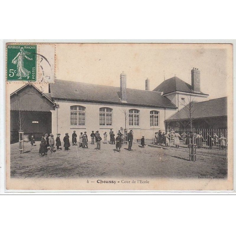 CHOUSSY : Cour de l'école - très bon état