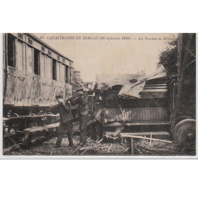 BERNAY : accident de chemin de fer en septembre 1910 - très bon état