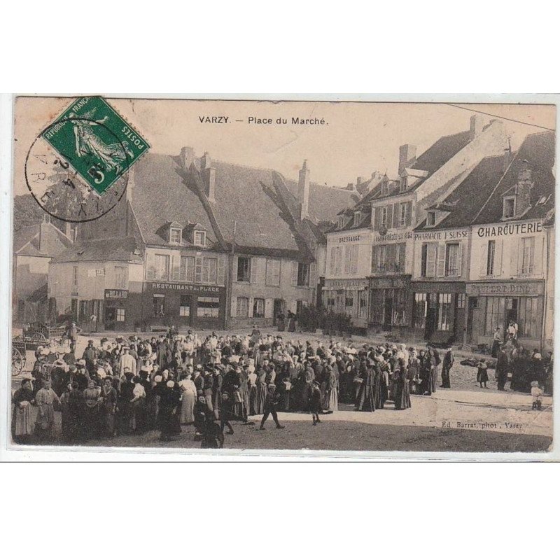 VARZY : place du marché - très bon état