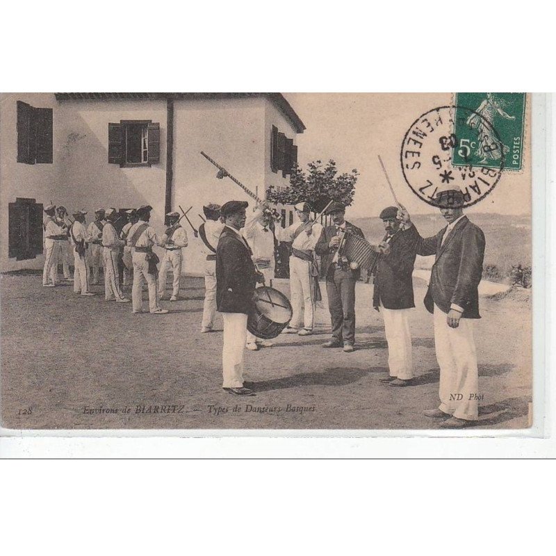 Environs de BIARRITZ - danseurs basques - très bon état