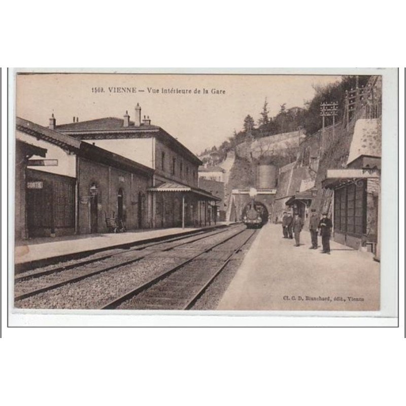 VIENNE : vue intérieure de la gare - TRAIN - très bon état