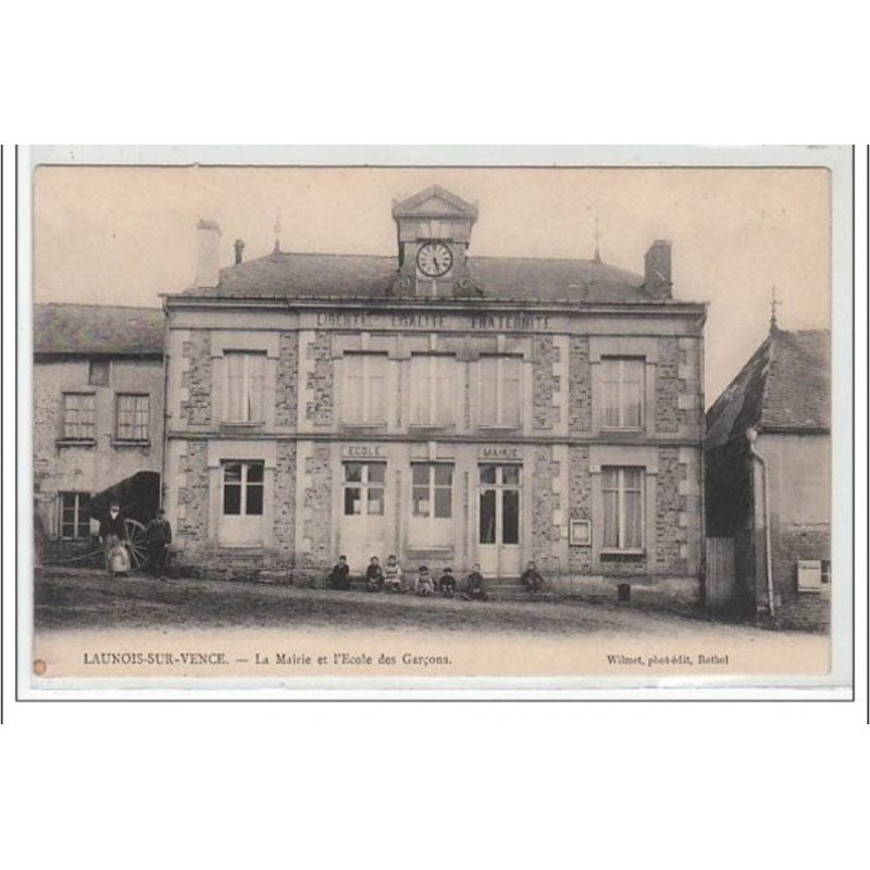 LAUNOIS SUR VENCE : la mairie et l'école des garçons - très bon état