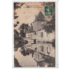 MESMONT : le château - porte d'entrée - état