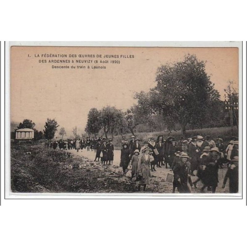 NEUVIZY : Fédération des Oeuvres de Jeunes Filles des Ardennes - 8 août 1920 - descente du train - très bon état