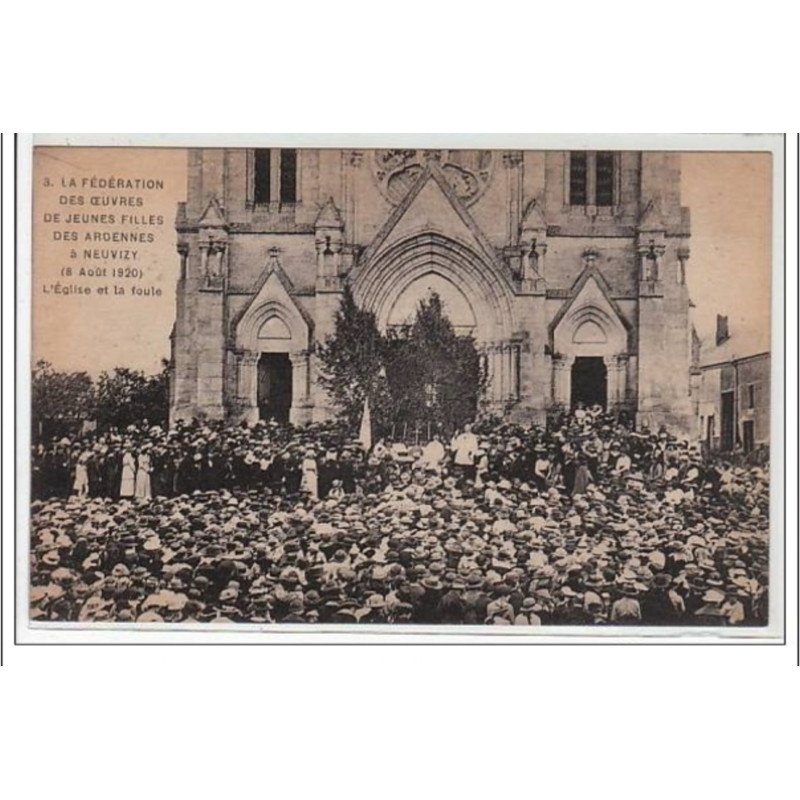 NEUVIZY : Fédération des Oeuvres de Jeunes Filles des Ardennes - 8 août 1920 - église et la foule - très bon état