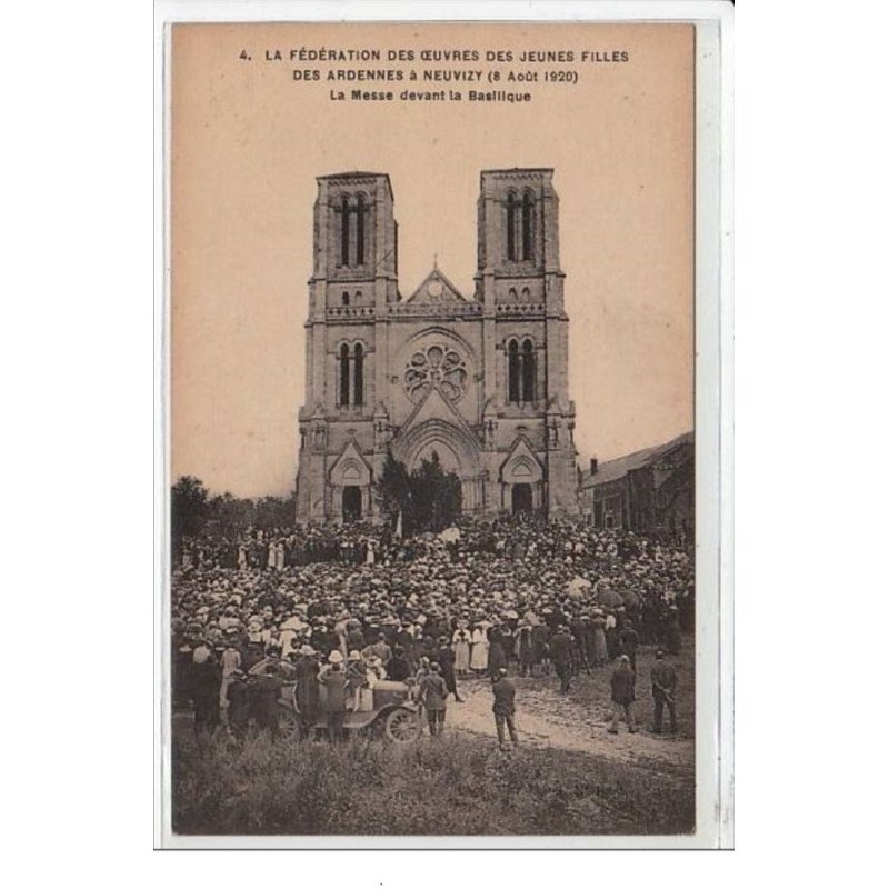 NEUVIZY : Fédération des Oeuvres de Jeunes Filles des Ardennes - 8 août 1920 - messe devant basilique - très bon état