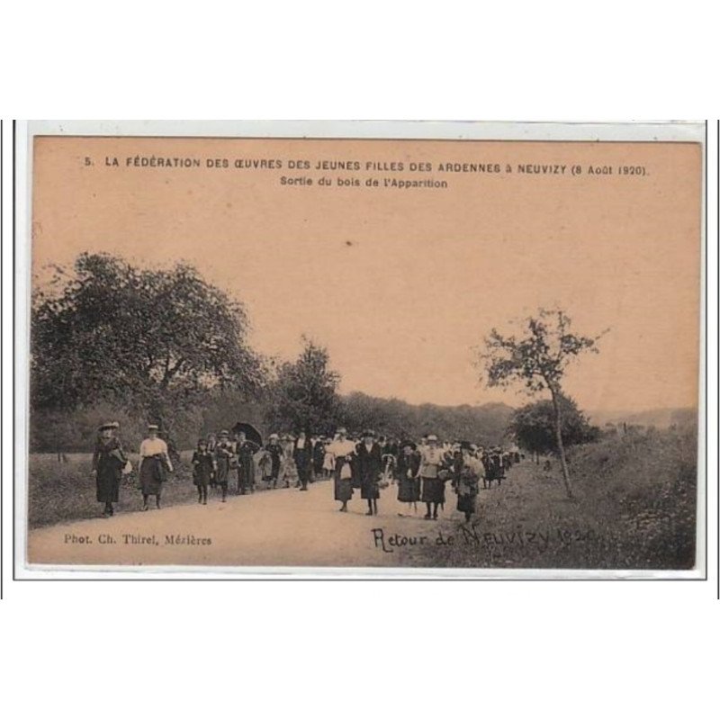 NEUVIZY : Fédération des Oeuvres de Jeunes Filles des Ardennes - 8 août 1920 - sortie du bois - très bon état