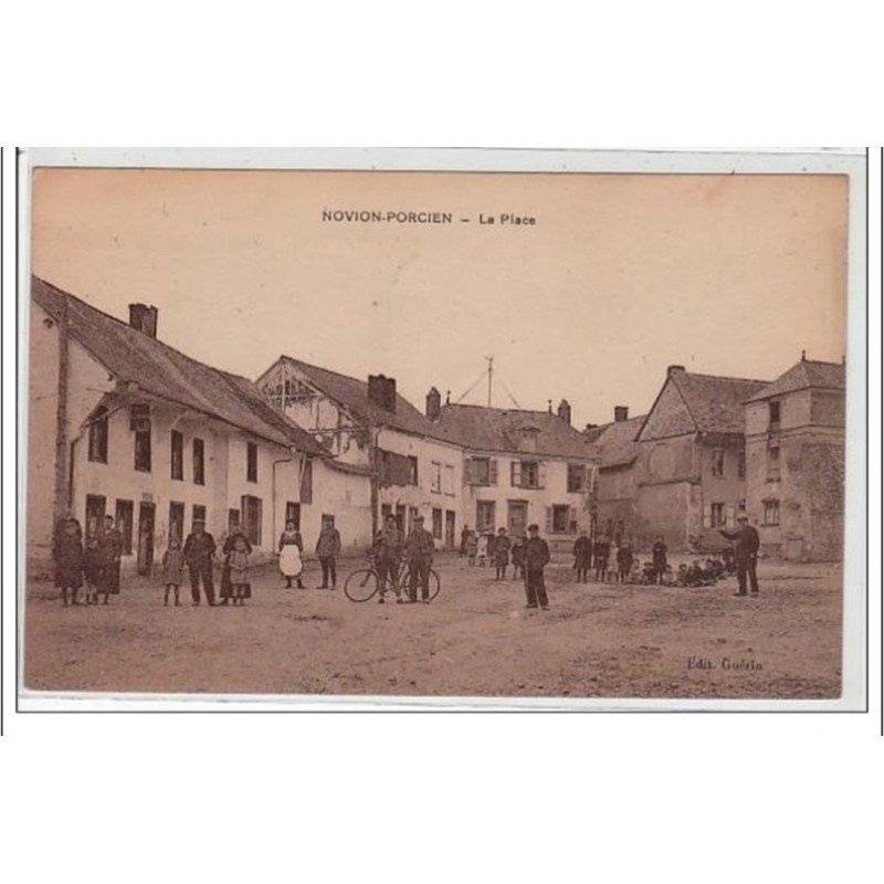 NOVION-PORCIEN : la place - très bon état