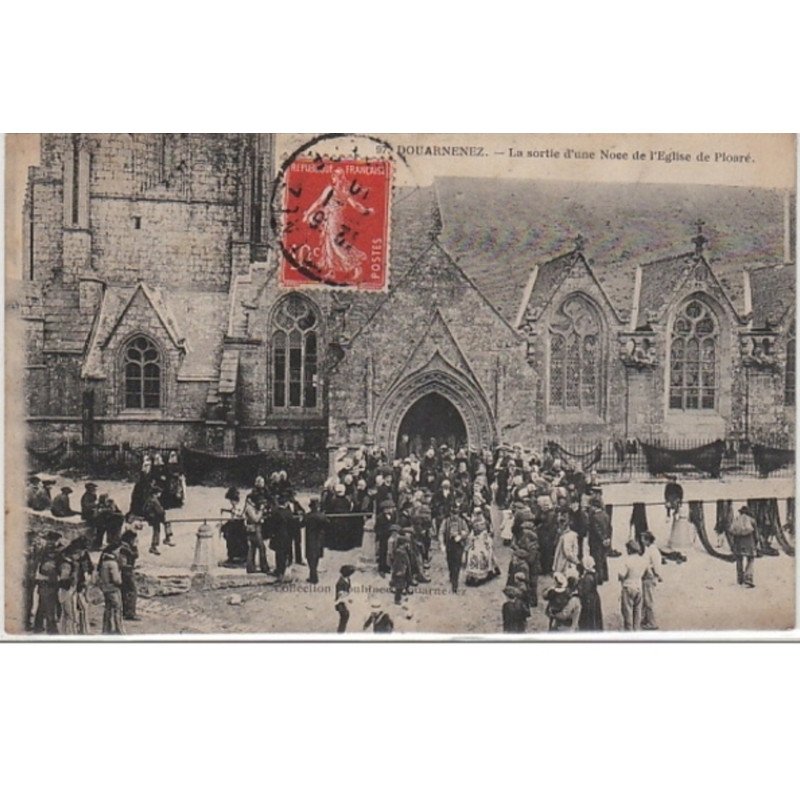 DOUARNENEZ : la sortie de noces de l'église de Ploaré - très bon état