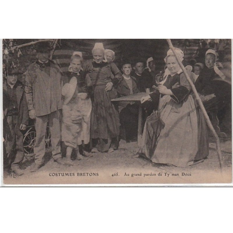 COSTUMES BRETONS : au grand Pardon de Ty man Doué - très bon état