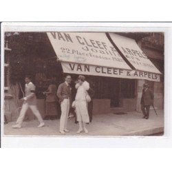 DEAUVILLE: carte photo du bijoutier Van Cleef devant la bijouterie van Cleef et Arpels -bon état-manque de papier au dos