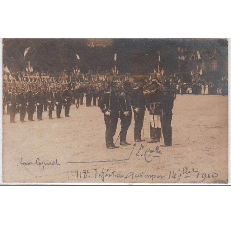 QUIMPER : carte photo d'une remise de médailles militaires le 14 juillet 1910 - très bon état