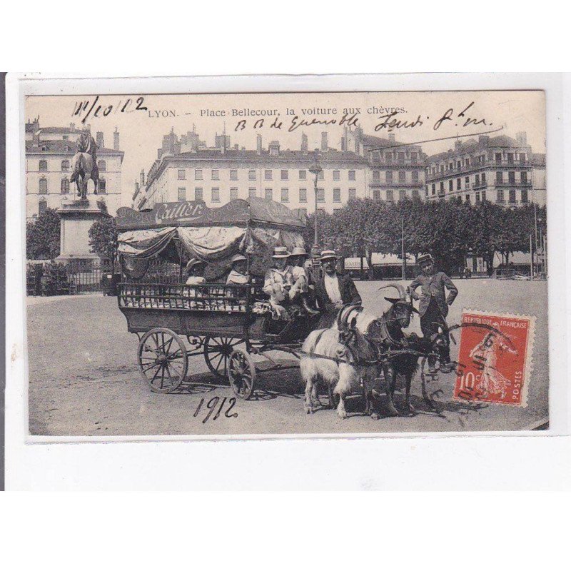 LYON - Place Bellecour la voiture aux chèvres - Très bon état