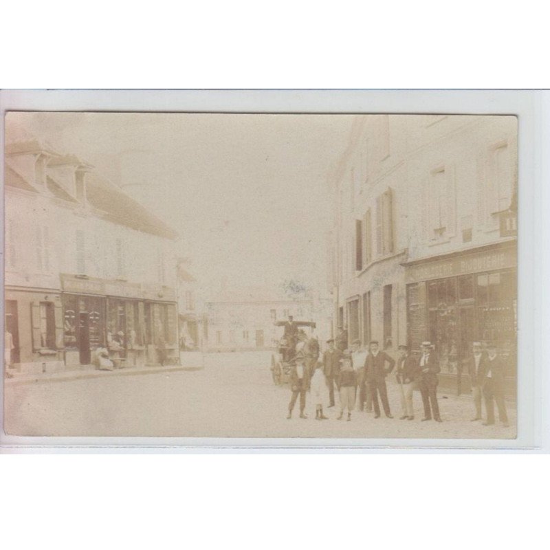 CHARLY - horlogerie bijouterie, personnages, pâtisserie, calèche - très bon état