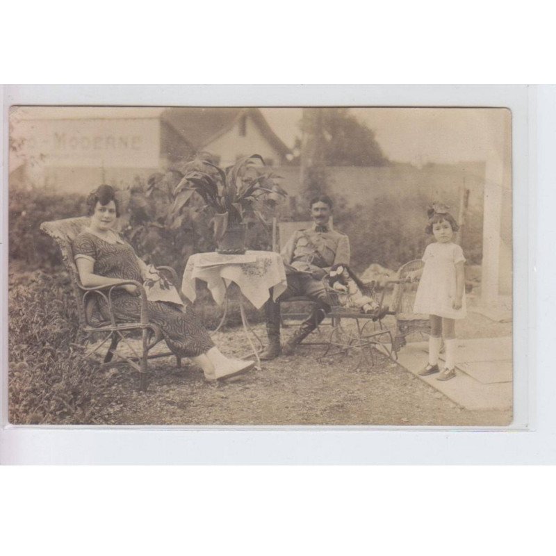 AUXONNE: photo-moderne, atelier de photographie, personnages - très bon état