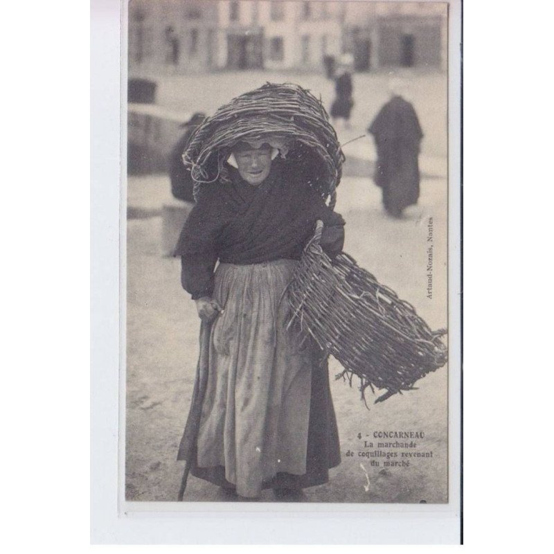 CONCARNEAU: la marchande de coquillages revenant du marché - très bon état