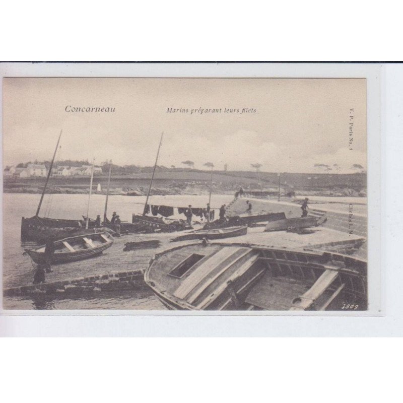 CONCARNEAU: marins préparant leurs filets - très bon état