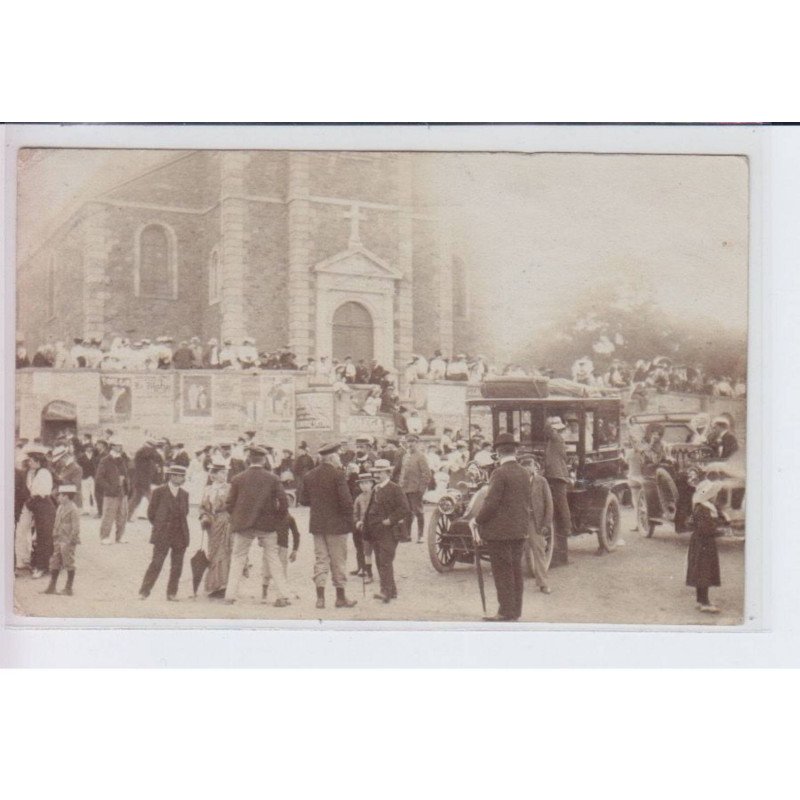 DINARD: église, voitures - très bon état