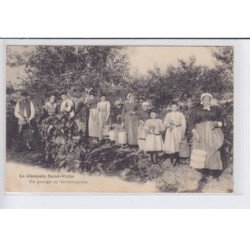 LA-CHAUSSEE-SAINT-VICTOR: un groupe de vendangeurs - état