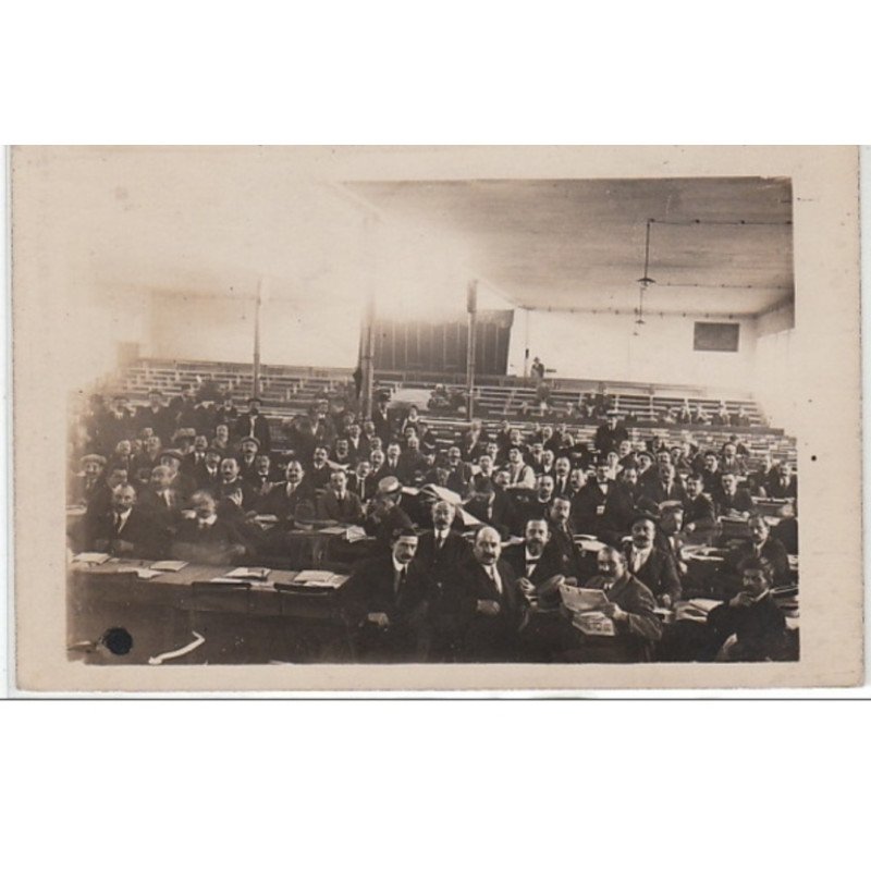 LYON : carte photo du congrès confédéral en 1919 - très bon état (coins légèrement arrondis)