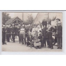 CLAMECY: pompiers, fête, musiciens, clown - très bon état