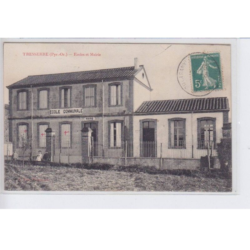 TRESSERRE: ecoles et mairie - très bon état