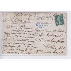 PARIS: les halles, marchand de cartes postales - très bon état