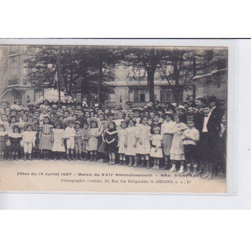 PARIS: 14 juillet 1907, mairie du XVII arrondissement, bal d'entanfs - état
