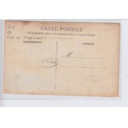 PARIS: rue du chevalet 75013, deux femmes devant portail - très bon état