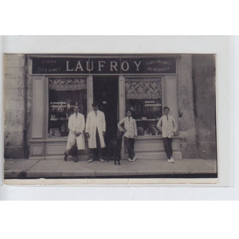 FRANCE - LAUFROY salon pour dames, parfumerie de marques, service antiseptique, chien, carte courte - très bon état