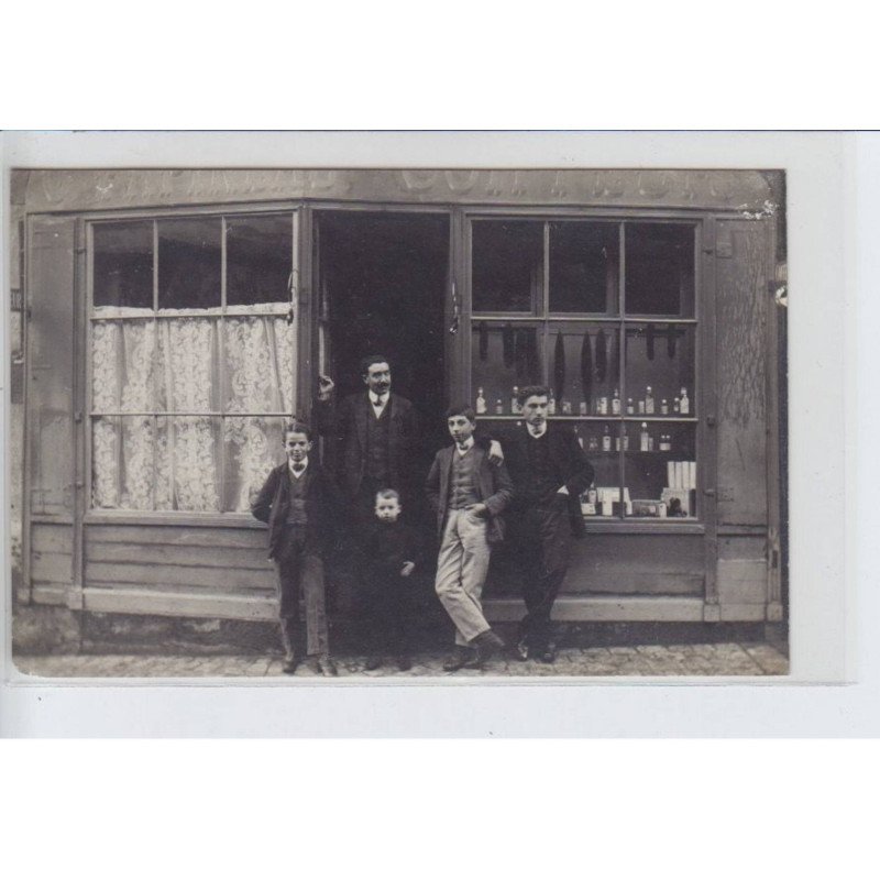FRANCE - salon coiffures, personnages - très bon état