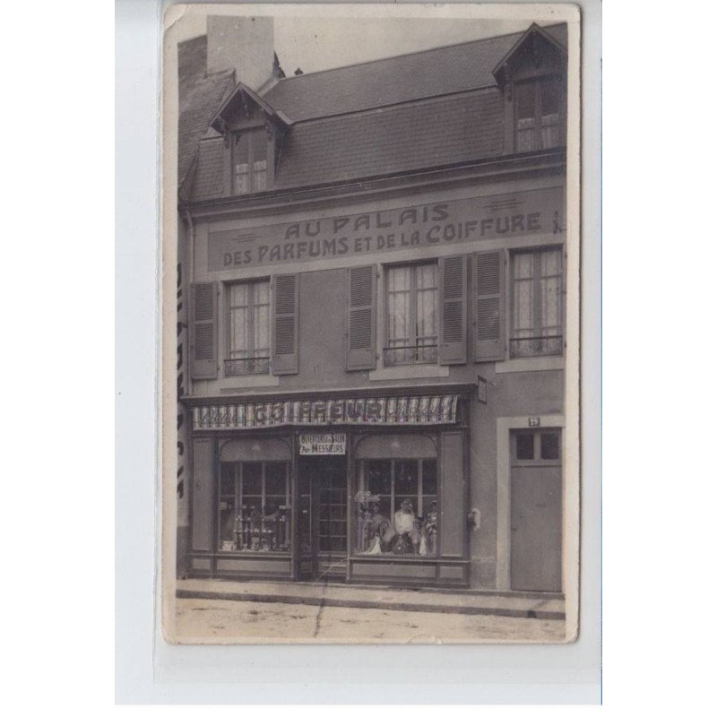 FRANCE: coiffeur au palais des parfums et de la coiffure, E. Rueil - état