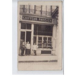 FRANCE: coiffeur parisien, façade du salon, produits de ventes en vitrine - très bon état