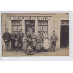 FRANCE: A. Schumacher Md de vins, personnages devant boutique - très bon état