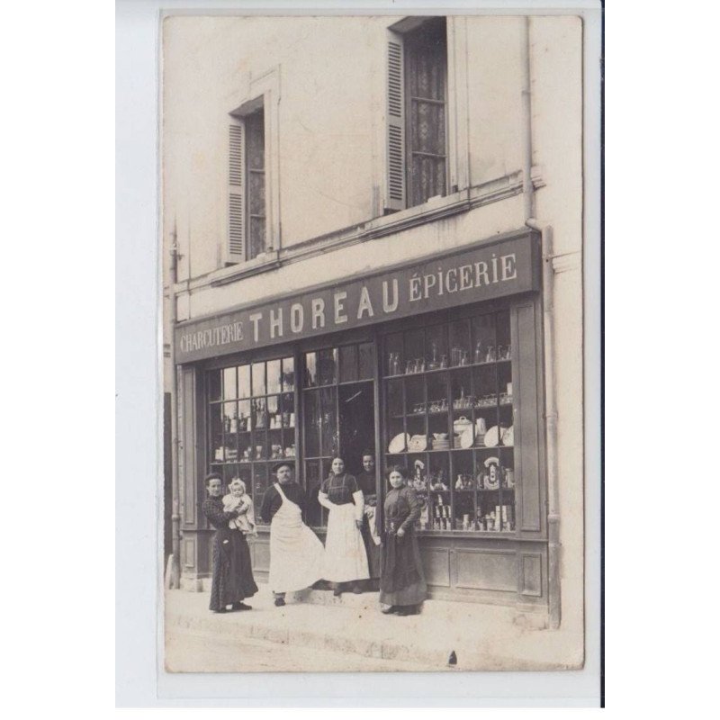 FRANCE: charcuterie Thoreau épicerie, personnages devant boutique - très bon état