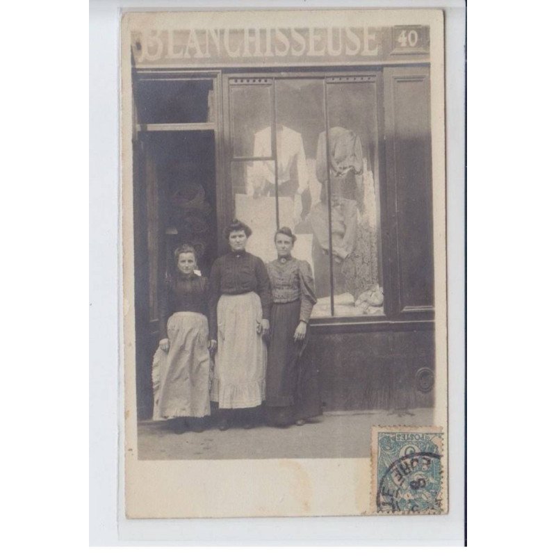 FRANCE: blanchisseuse, personnages devant boutique - très bon état