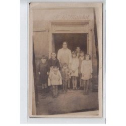 FRANCE: F. Le Matelot, un groupe de personnes - très bon état