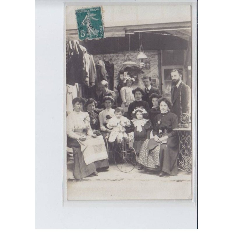 FRANCE: atelier de couturière, photo de groupe - très bon état