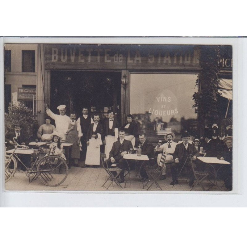 FRANCE: buvette de la station, PH. Cristo(?) vins et liqueurs, vélo, groupe de personnes - très bon état