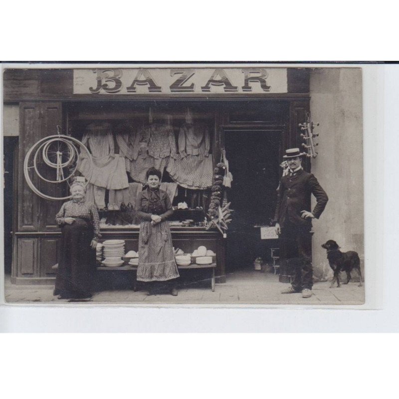 FRANCE: un bazar, textile, vaisselle et plus, chien, roues, charlanes - état