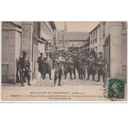 REVOLUTION EN CHAMPAGNE : EPERNAY - la maison Rondeau gardée militairement en 1911 - très bon état