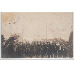 CHERBOURG : carte photo de la musique du 2 ème régiment d'artillerie coloniale en 1906 - bon état (timbre décollé au rec
