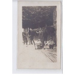 FRANCE: maréchal ferrant à l'ouvrage, enfants, poupée  - très bon état