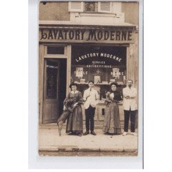 FRANCE: lavatory moderne service antiseptique, maison Combelles, chiens - état