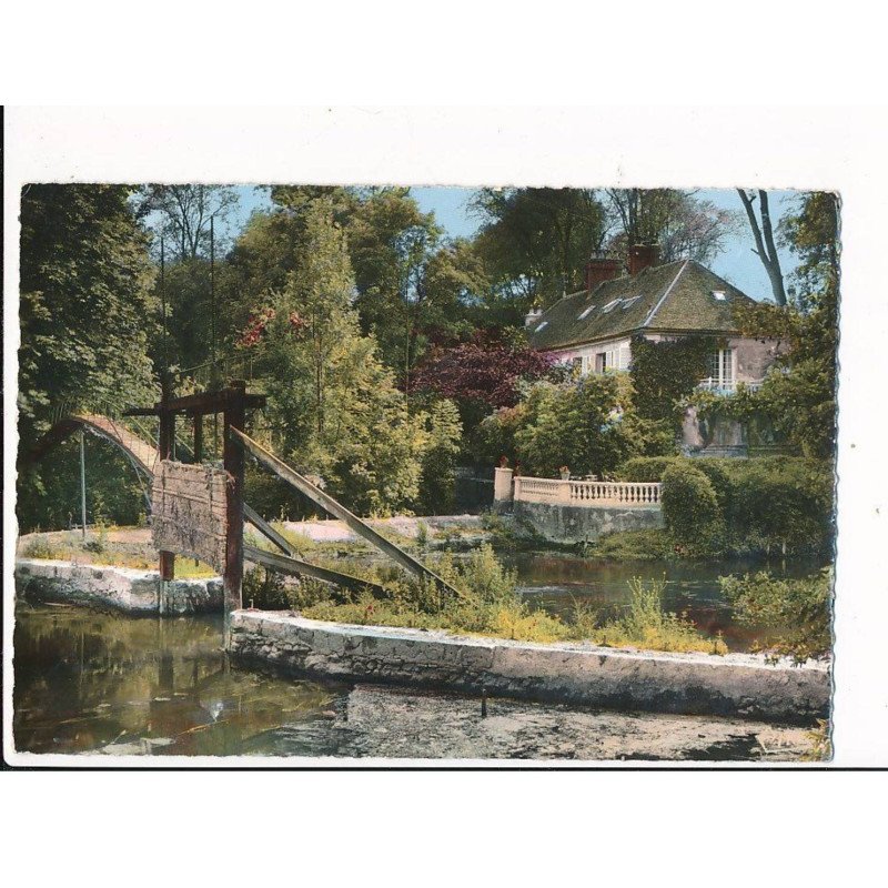 COUILLY-PONT-aux-DAMES: porte à bateaux sur la grand morin - très bon état