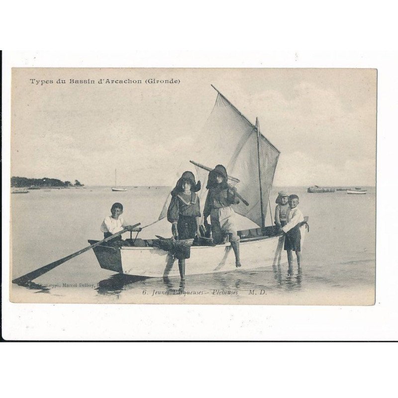 ARCACHON: jeunes parqueuses - très bon état