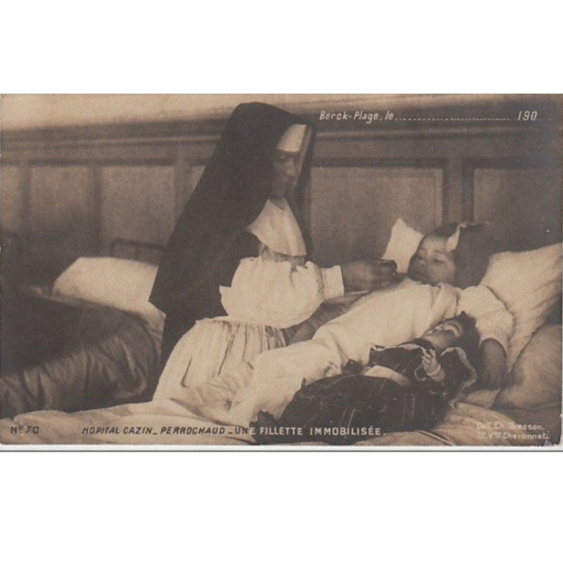 BERCK PLAGE : Hôpital Cazin-Perrochaud - une fillette immobilisée - très bon état BERCK PLAGE : Hôpital Cazin-Perrochaud - une fillette immobilisée - très bon état